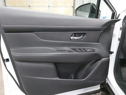 Certified 2025 Nissan Murano SV w/ Cargo Package AWD/4WD image 28