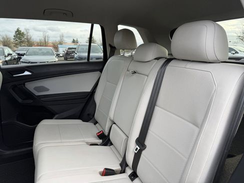 Used 2021 Volkswagen Tiguan SE image 29