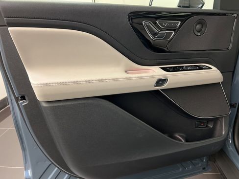Used 2025 Lincoln Aviator Reserve w/ Illumination Package image 31