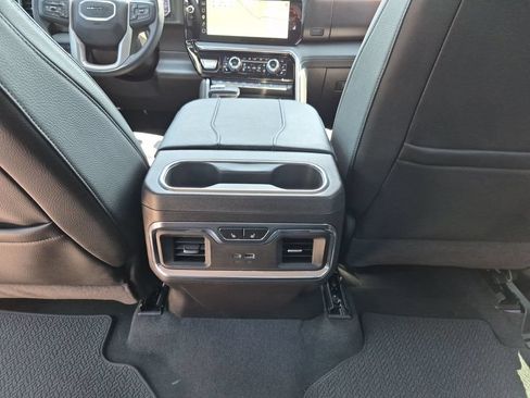 Used 2025 GMC Sierra 1500 Denali AWD/4WD image 34