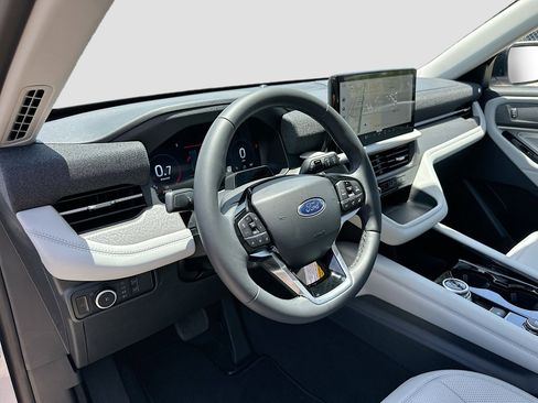 New 2026 Ford Explorer Platinum w/ LUX Leather Package AWD/4WD image 6