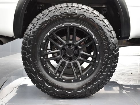 Used 2023 Nissan Titan PRO-4X w/ Pro-4x Convenience Package image 17