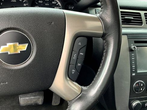 Used 2013 Chevrolet Suburban LT image 17