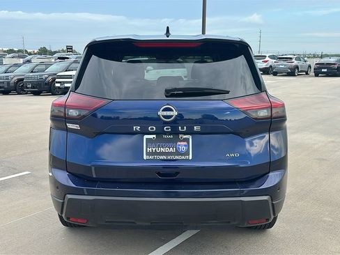 Used 2025 Nissan Rogue SV AWD/4WD image 11