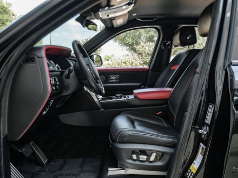 Used 2022 Rolls-Royce Cullinan image 32