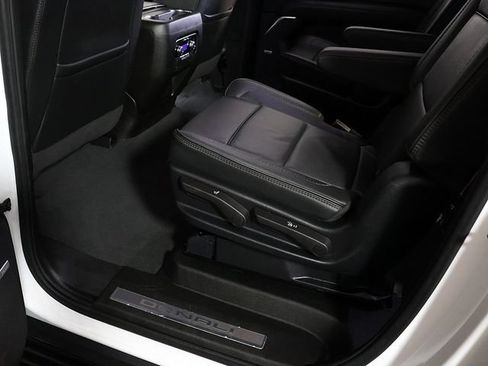 Used 2025 GMC Yukon XL Denali AWD/4WD image 31