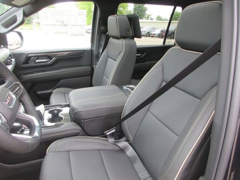 New 2026 GMC Yukon XL Elevation w/ Elevation Premium Package AWD/4WD image 11