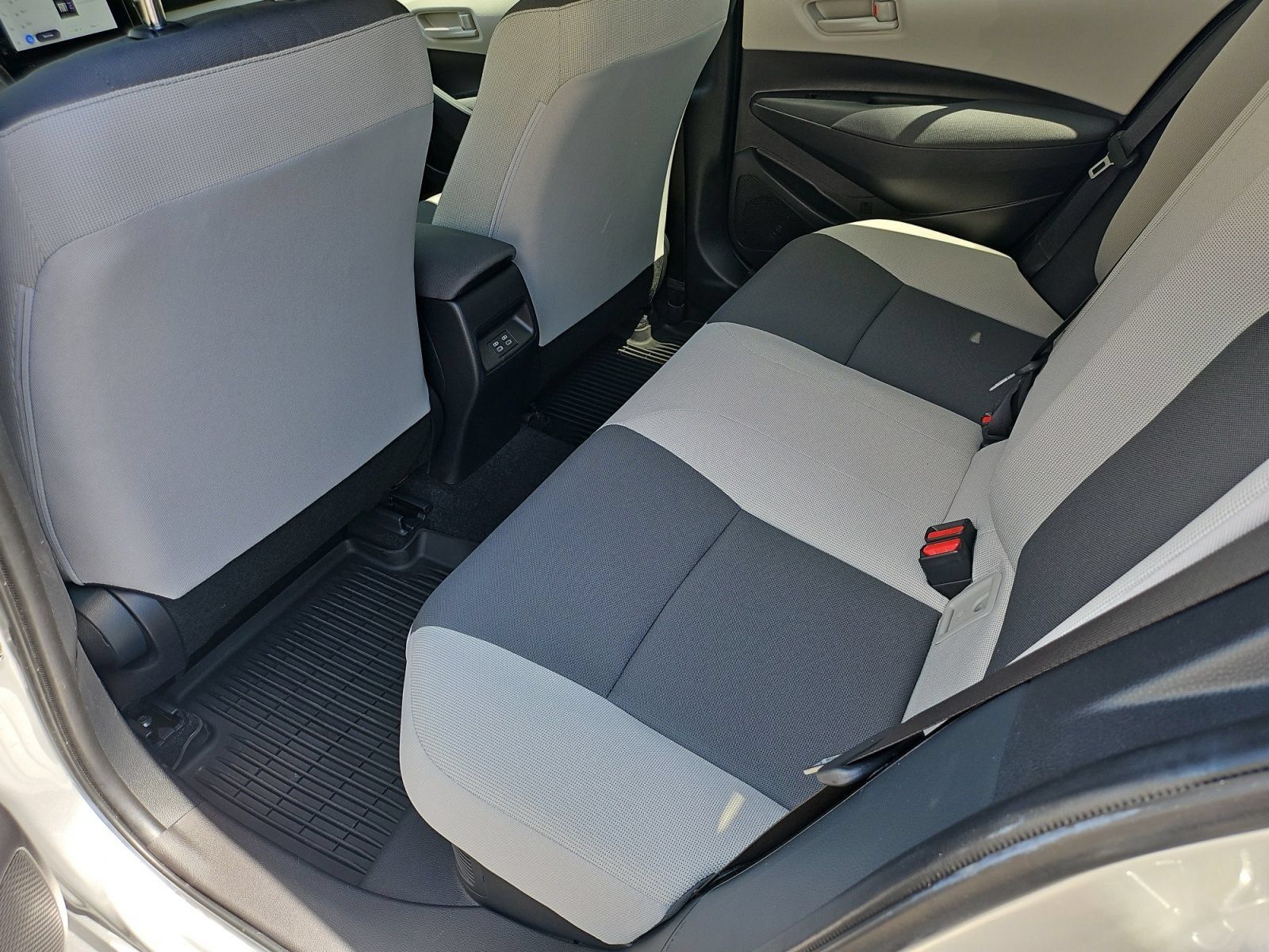 Used 2025 Toyota Corolla LE w/ Convenience Package FWD image 33