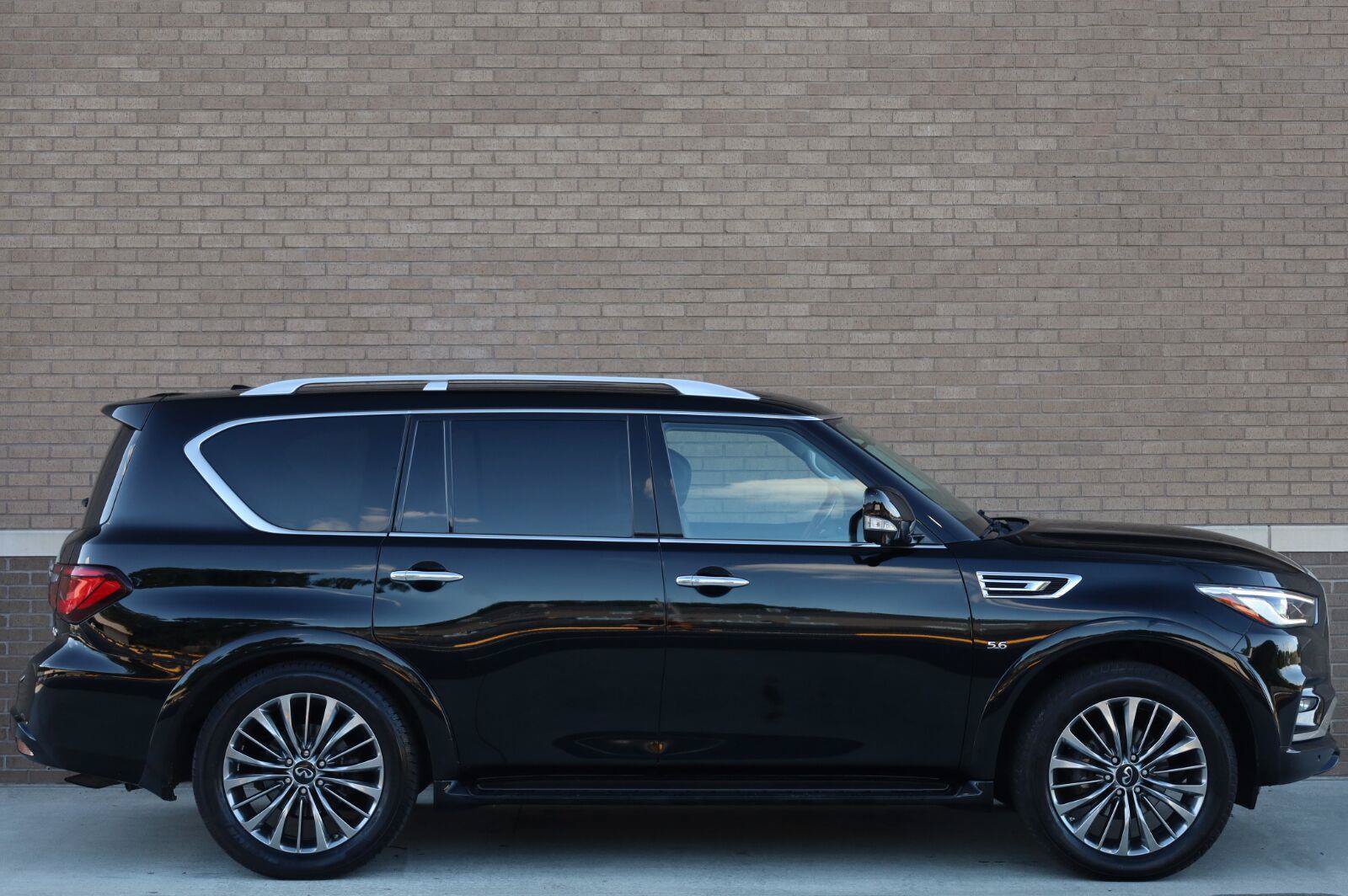 Used 2019 INFINITI QX80 Luxe w/ 22" Wheel Package AWD/4WD image 3
