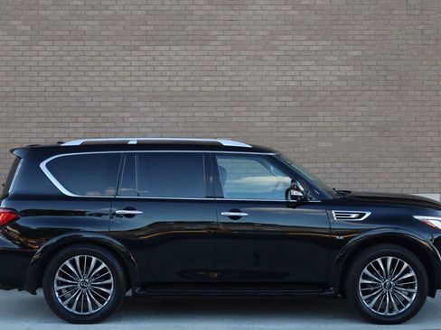 Used 2019 INFINITI QX80 Luxe w/ 22" Wheel Package AWD/4WD image 3