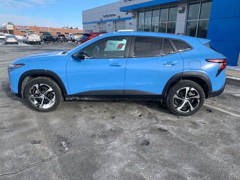 Used 2024 Chevrolet Trax RS w/ Driver Confidence Package image 4