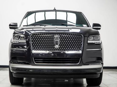 Used 2024 Lincoln Navigator Premiere AWD/4WD image 8