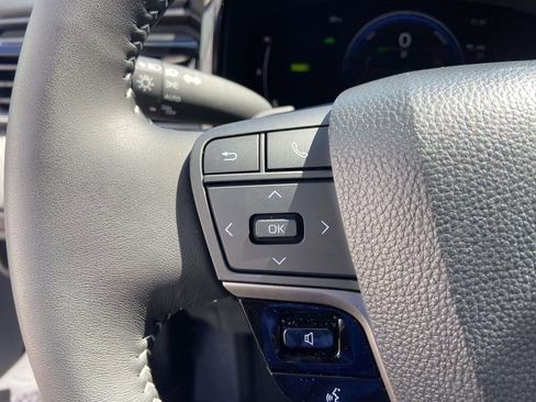 Used 2025 Toyota Camry SE w/ Multimedia Upgrade Package FWD image 32