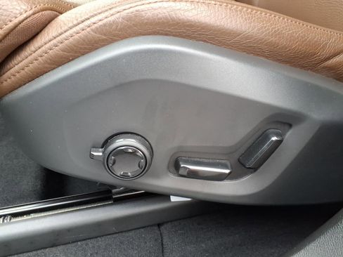 Used 2019 Volvo XC60 T5 Momentum w/ Premium Package image 17