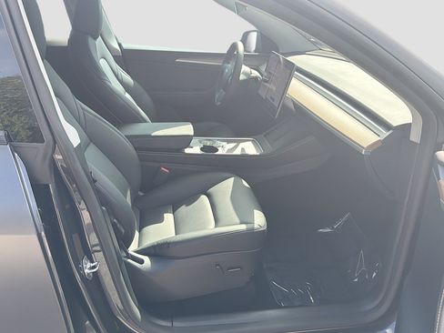 Used 2025 Tesla Model Y Long Range AWD/4WD image 30