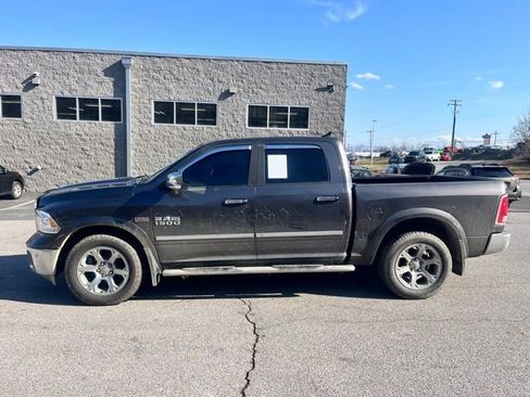 Used 2017 RAM 1500 Laramie w/ Convenience Group image 4