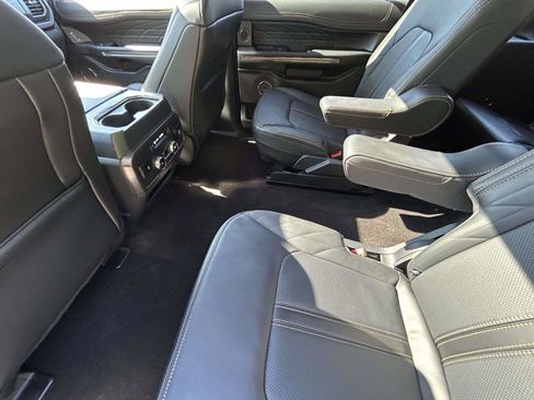 Used 2023 Ford Expedition Platinum image 12