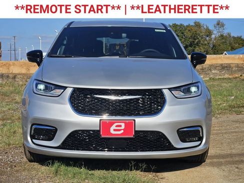 New 2026 Chrysler Pacifica Select FWD image 2