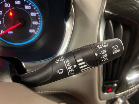 Used 2018 Chevrolet Traverse LT FWD image 15