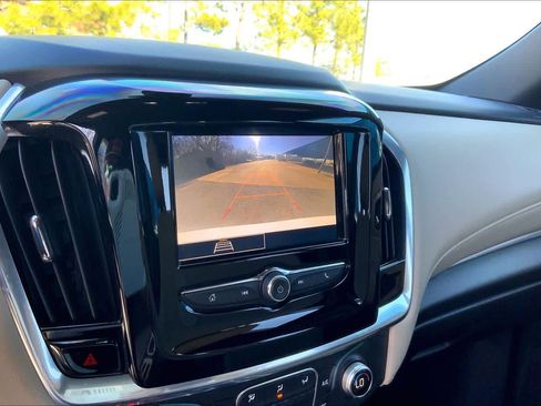 Used 2022 Chevrolet Traverse LS image 25