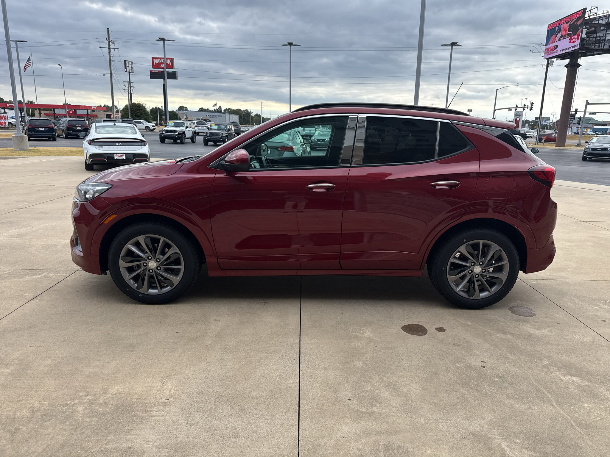 Used 2022 Buick Encore GX Essence w/ Advanced Technology Package FWD image 4