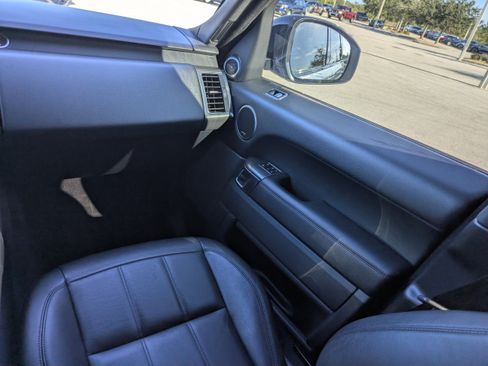 Used 2022 Land Rover Range Rover Sport SE image 22