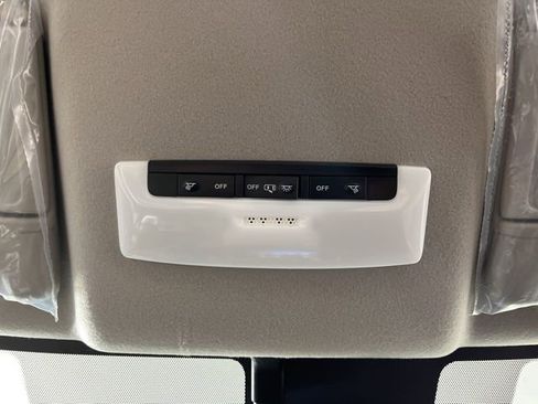 New 2025 Nissan Versa SV w/ Trunk Package FWD image 32