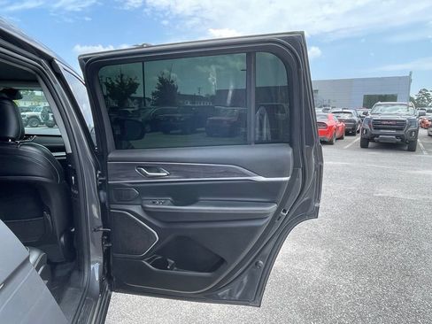 Used 2022 Jeep Grand Cherokee L Limited AWD/4WD image 57