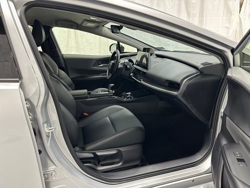 Used 2025 Toyota Prius XLE image 59