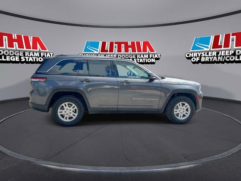 Used 2024 Jeep Grand Cherokee Laredo AWD/4WD image 8