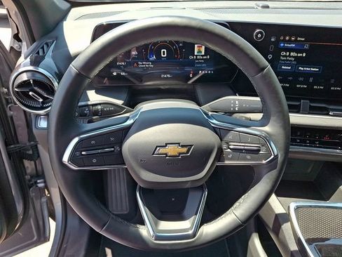 Used 2025 Chevrolet Equinox LT FWD image 13
