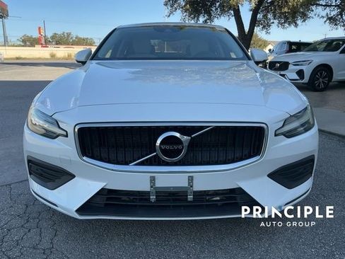 Used 2019 Volvo S60 T5 Momentum w/ Premium Package image 3