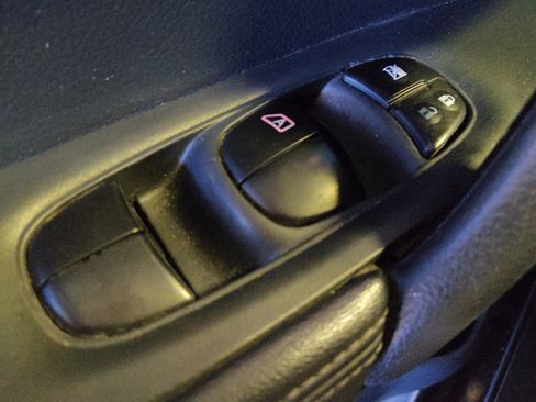 Used 2020 Nissan Rogue SV FWD image 27