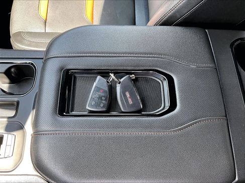 Used 2022 GMC Sierra 1500 AT4 w/ AT4 Premium Package AWD/4WD image 13