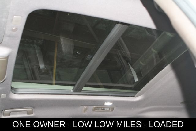 Used 2022 GMC Yukon XL Denali AWD/4WD image 16