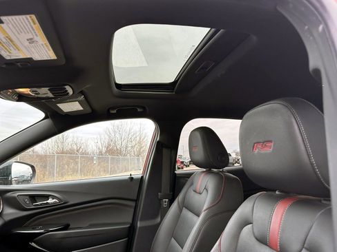 Used 2024 Chevrolet Trax RS w/ Sunroof Package image 18