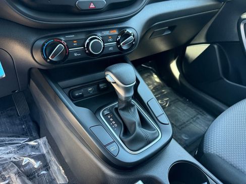 Used 2025 Kia Soul LX FWD image 32