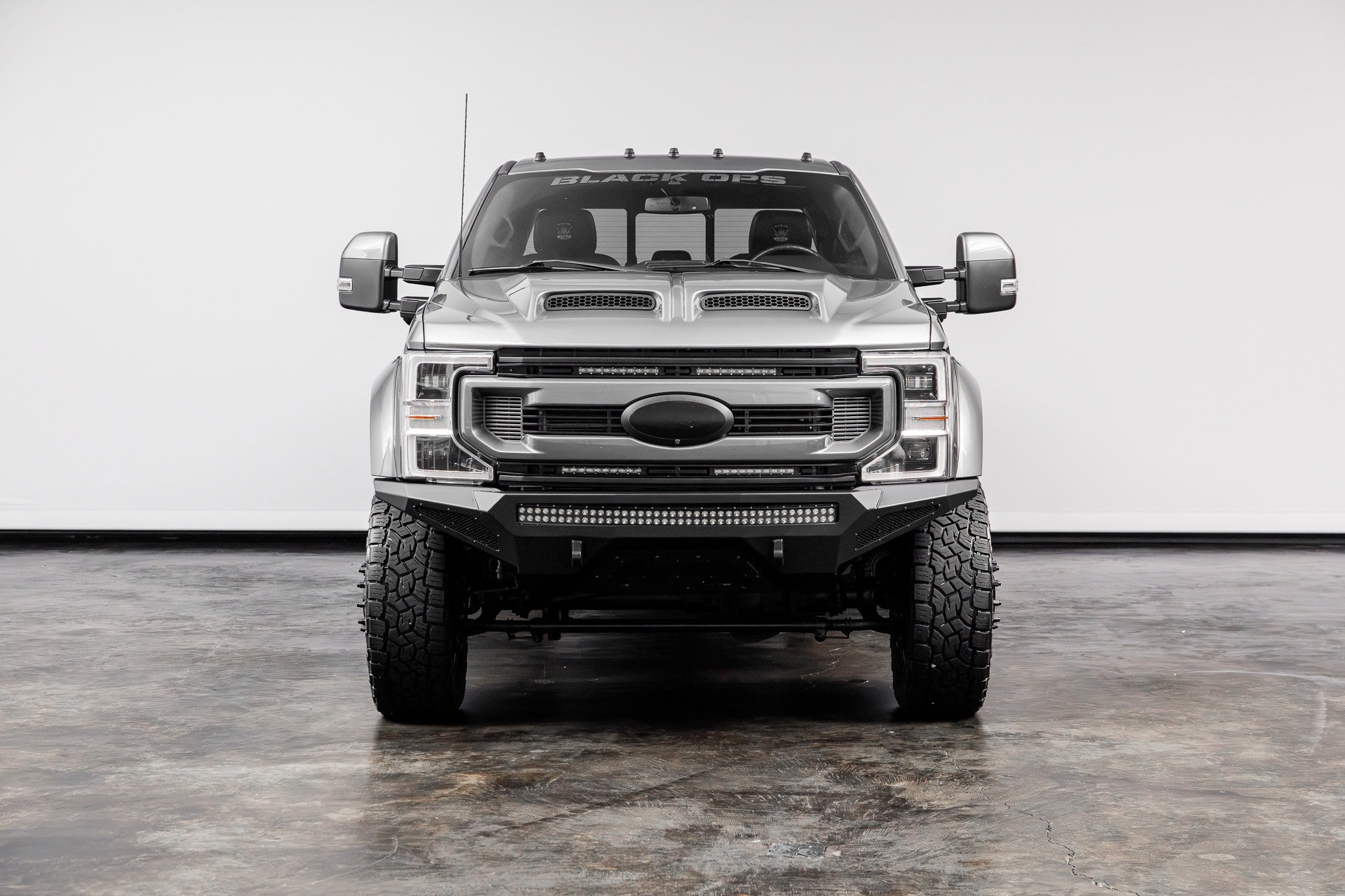 Used 2022 Ford F450 Lariat w/ Lariat Ultimate Package AWD/4WD image 2