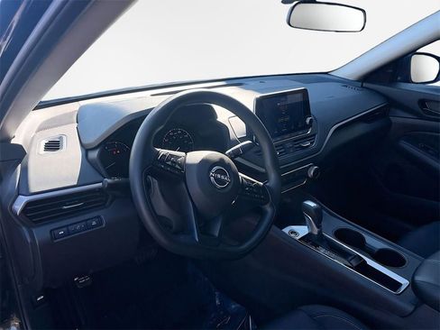 Used 2025 Nissan Altima 2.5 S FWD image 11