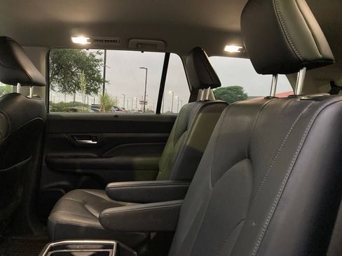 Used 2024 Toyota Grand Highlander Limited image 11