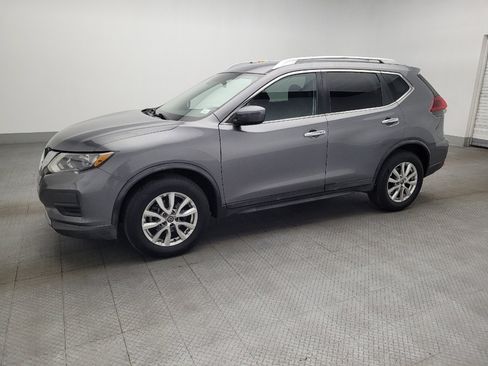Used 2019 Nissan Rogue SV image 2