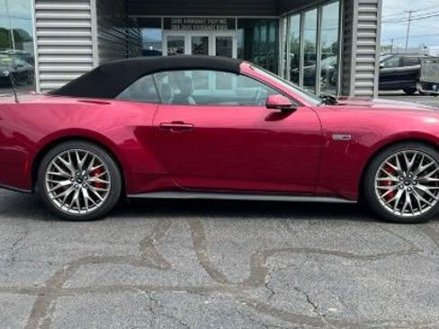 Used 2025 Ford Mustang GT Premium RWD image 4