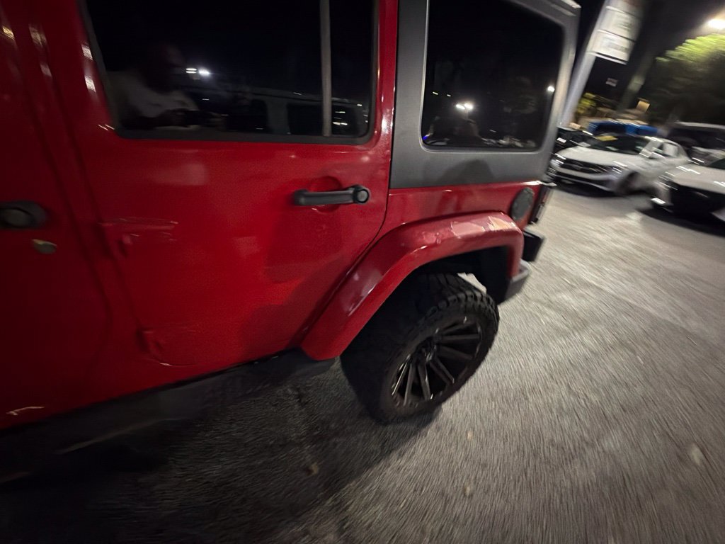Used 2017 Jeep Wrangler Unlimited Sahara w/ Connectivity Group AWD/4WD image 16