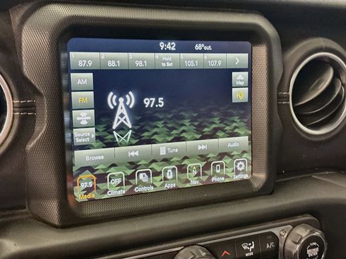 Used 2023 Jeep Wrangler Unlimited Sahara AWD/4WD image 21