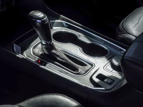 Used 2020 Chevrolet Traverse RS w/ LPO, Cargo Package FWD image 17