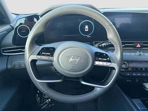Used 2025 Hyundai Elantra SEL FWD image 18