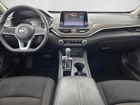 Used 2025 Nissan Altima 2.5 SV image 16