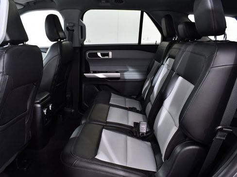 Used 2022 Ford Explorer XLT w/ Equipment Group 202A image 16