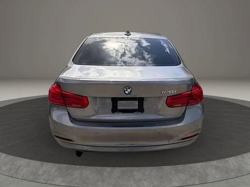 Used 2017 BMW 320i Sedan RWD image 4