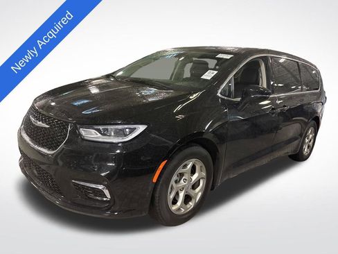 Certified 2024 Chrysler Pacifica Limited FWD image 2